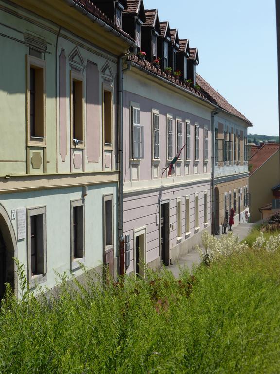 Brody Apartman Eger Esterno foto